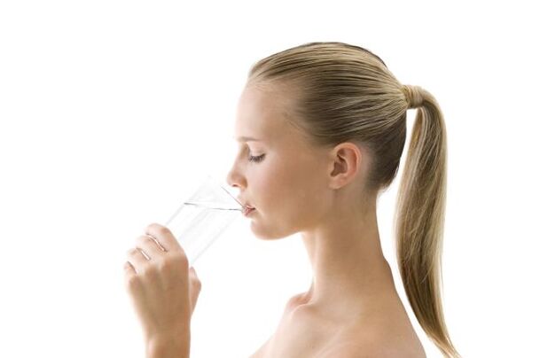 apă potabilă pentru pierderea în greutate acasă