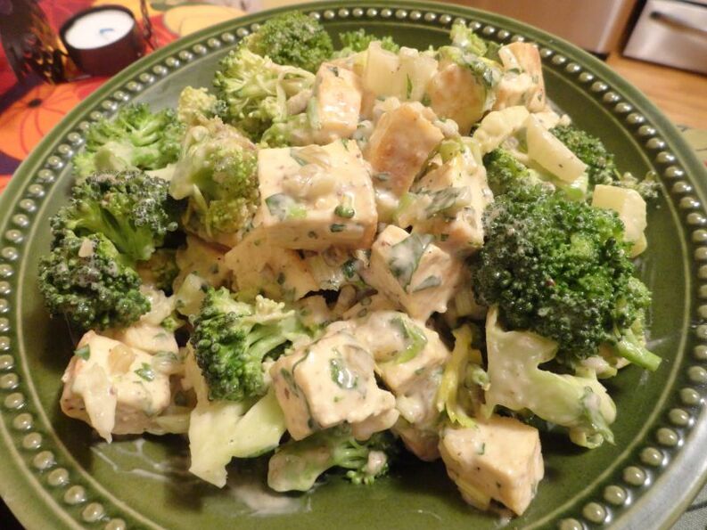 salata de pui cu broccoli pentru slabit