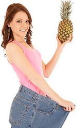 Fată cu ananas